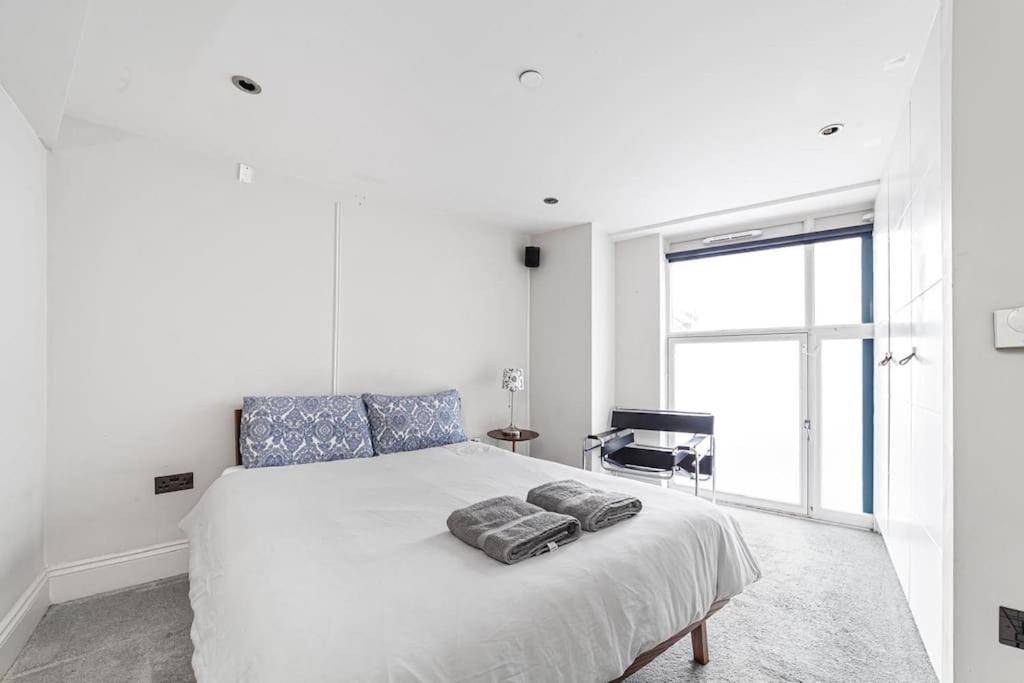 5 Min Walk To Hammersmith Station - Cosy 2 Bedroom 2 Bathroom London